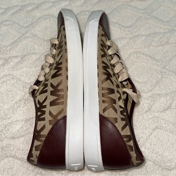 Michael Kors Logo Low Top Sneakers - Picture 6 of 7